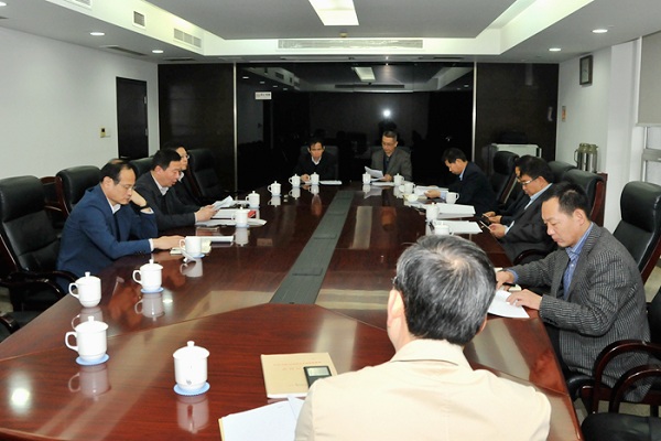 省住房城鄉(xiāng)建設(shè)廳黨組書(shū)記顧小平主持召開(kāi)廳黨組會(huì)議，專題學(xué)習(xí)黨的十八屆六中全會(huì)精神